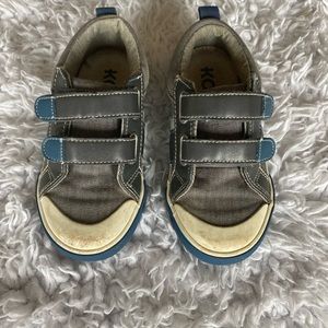 Super cute See Kia run kids shoes!